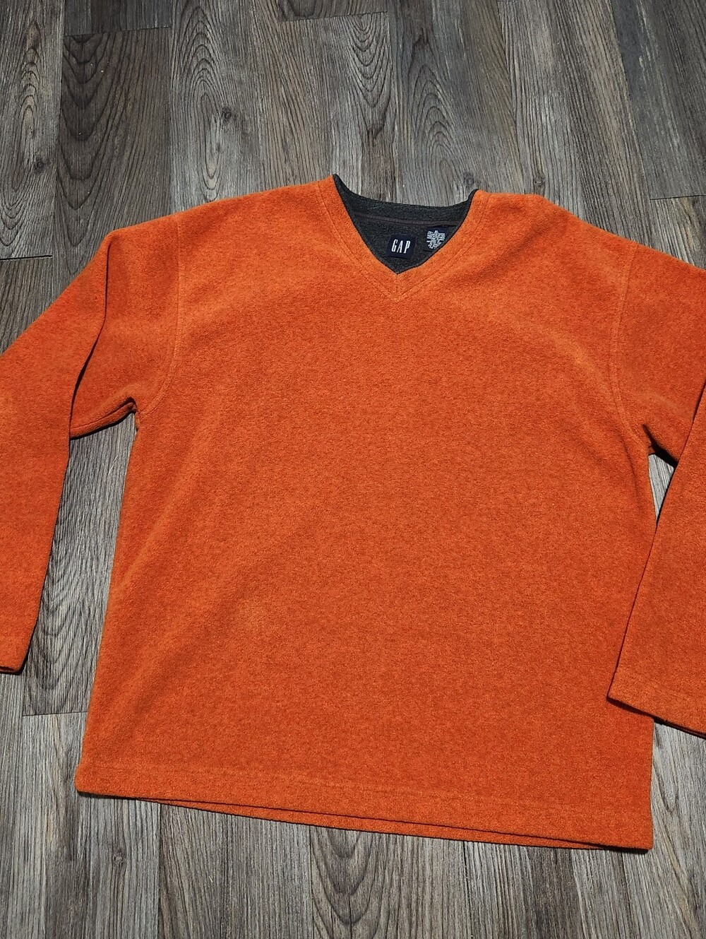 GAP Men's V-Neck Sweater in Bright Orange